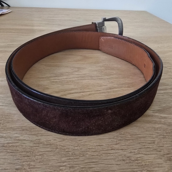 Salvatore Ferragamos Made in Italy Brown Suede Leather Belt - Picture 4 of 10